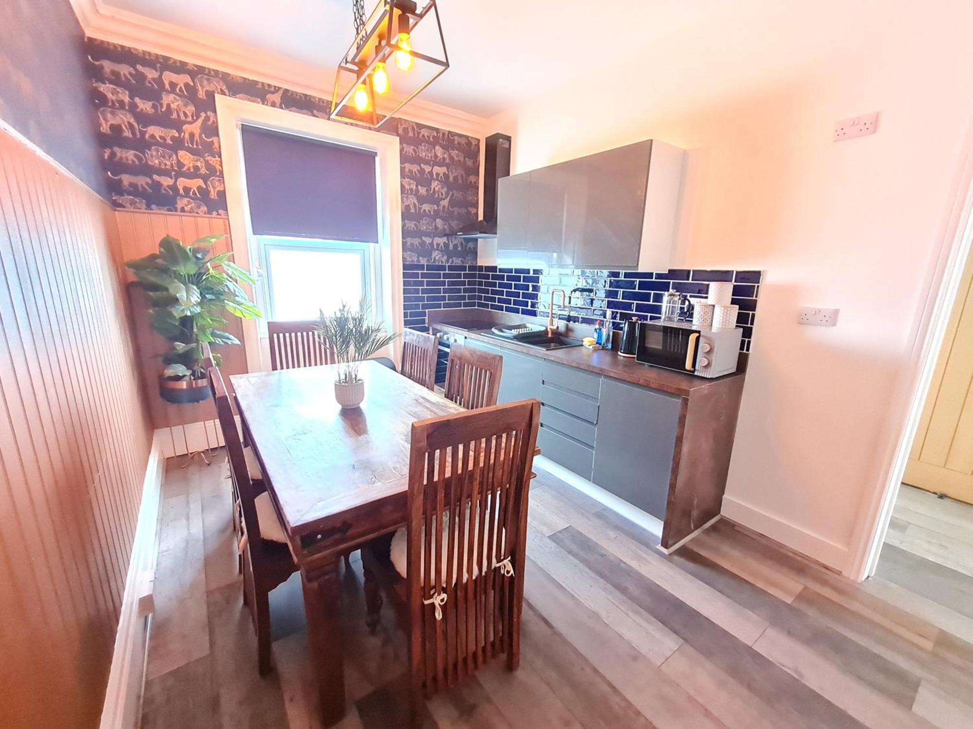 Lemur Lodge - Boutique Apartments - Short Stroll To The Beach Bournemouth Exteriör bild