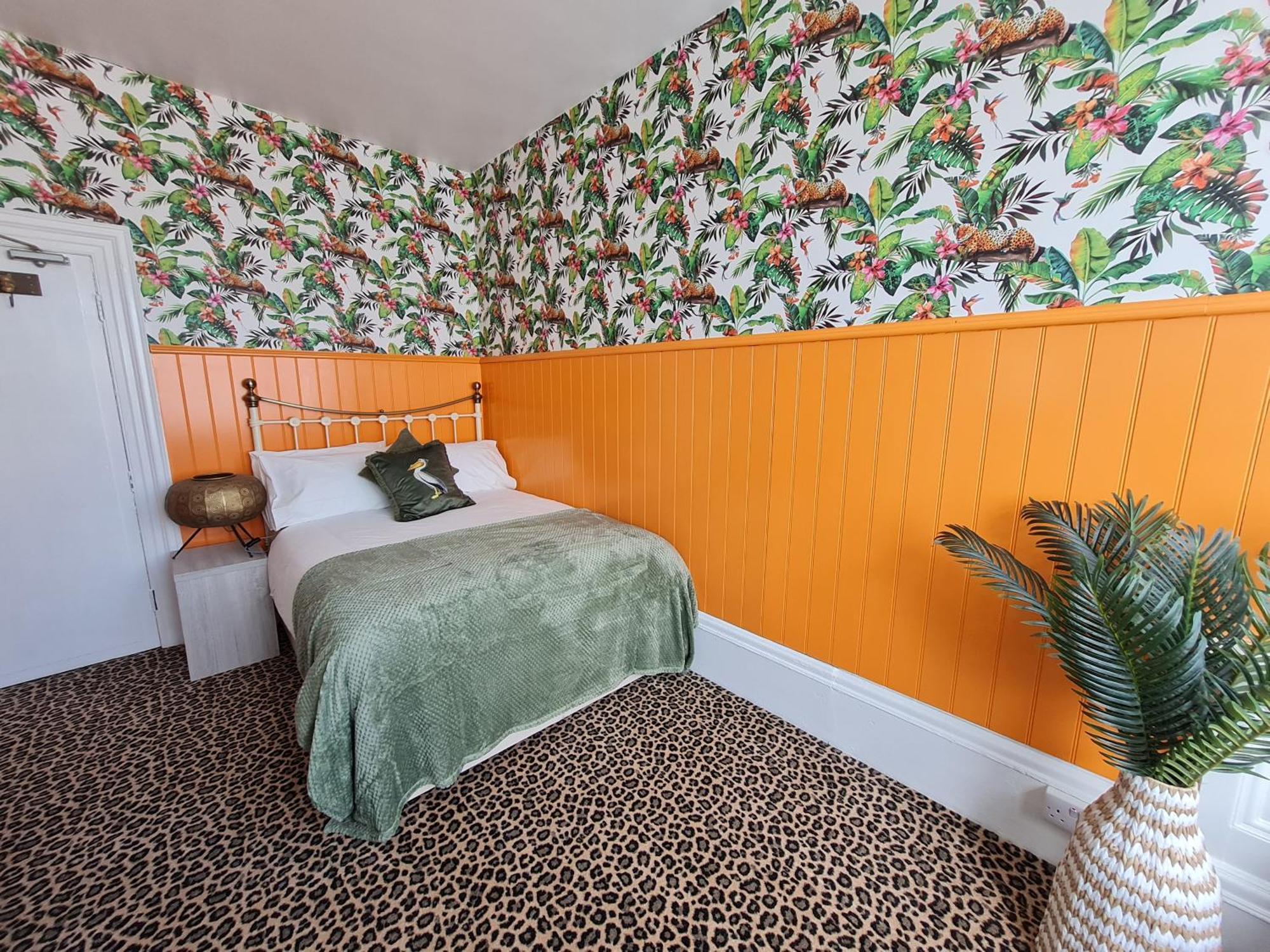 Lemur Lodge - Boutique Apartments - Short Stroll To The Beach Bournemouth Exteriör bild